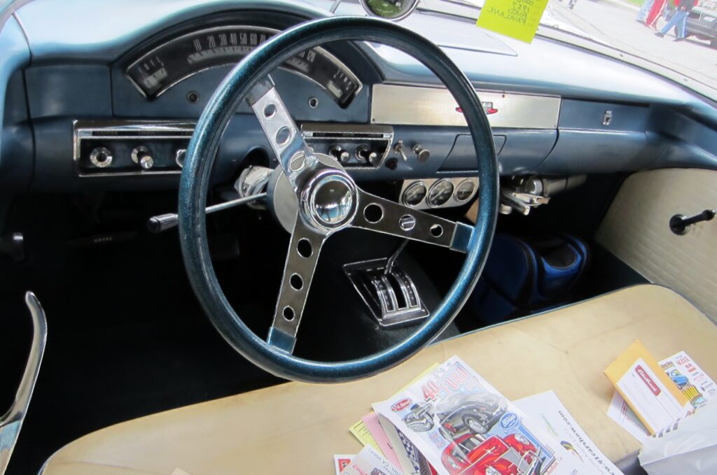 81_Ford57_Interior