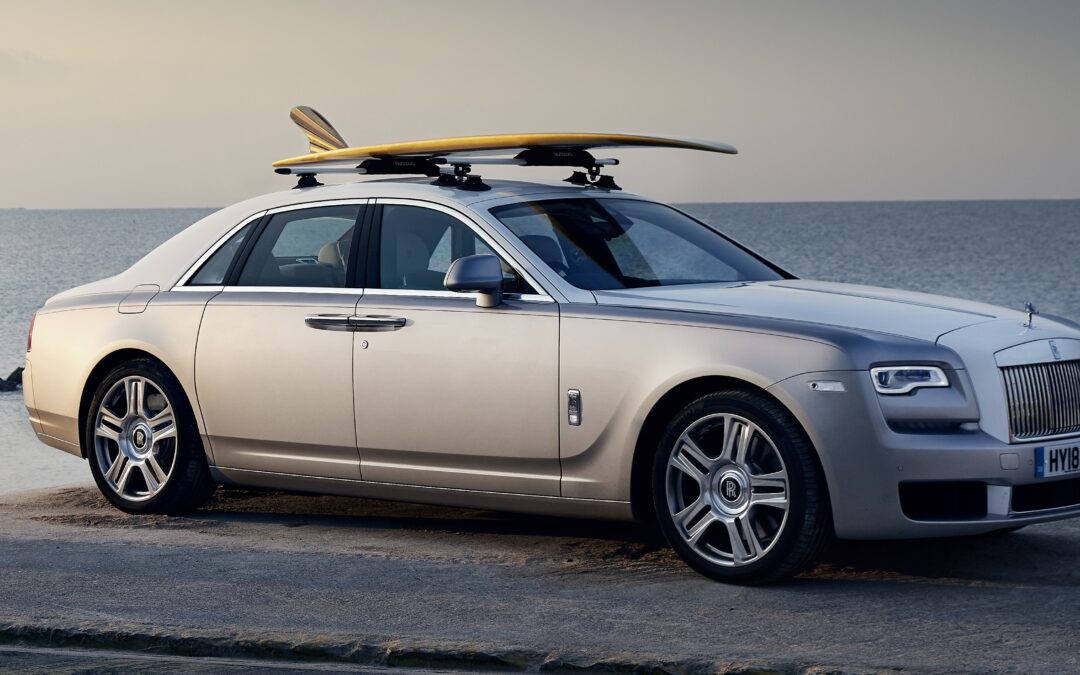 Roller with a roof rack and board: Gone surfin’