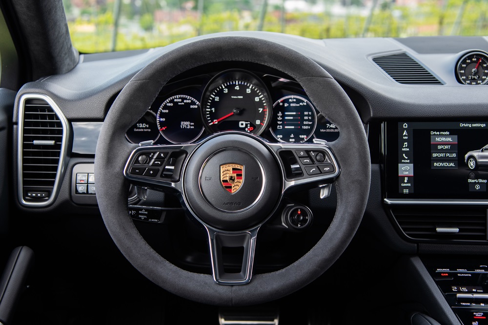 The Cayenne steering wheel