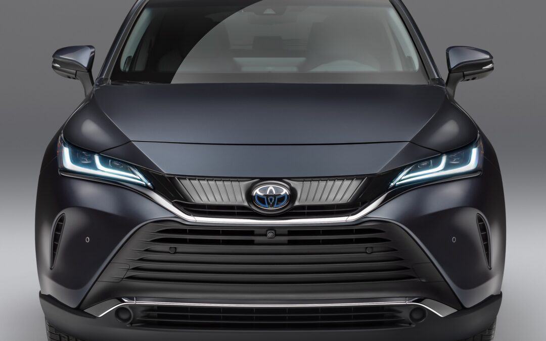 Toyota debuts re-engineered Sienna minivan and new Venza crossover, both with hybrid powertrains