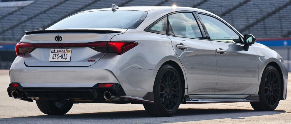 Air Lift Performance Front Kit - 2020-2022 Toyota Avalon TRD 3.5L V6