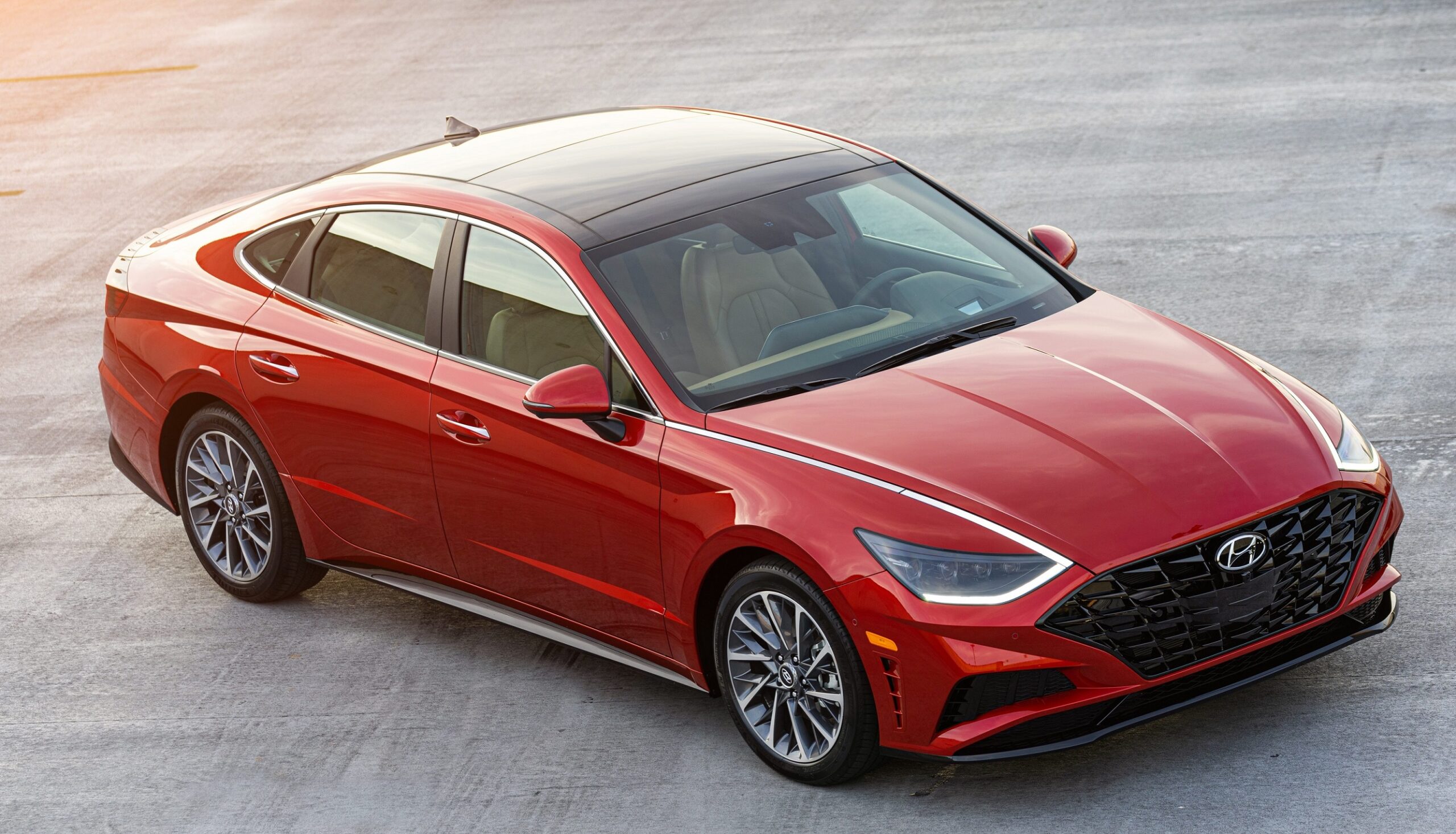 This image shows how Hyundai is using  more dramatic LED lighting displays, such as the Hidden Lighting Lamps that appear to be chrome when switched off and become dramatically lit when switched on. 