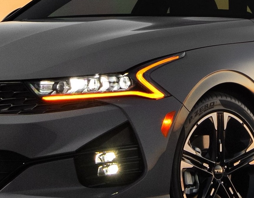 The Kia K5's “Heart Beat” daytime running lights.