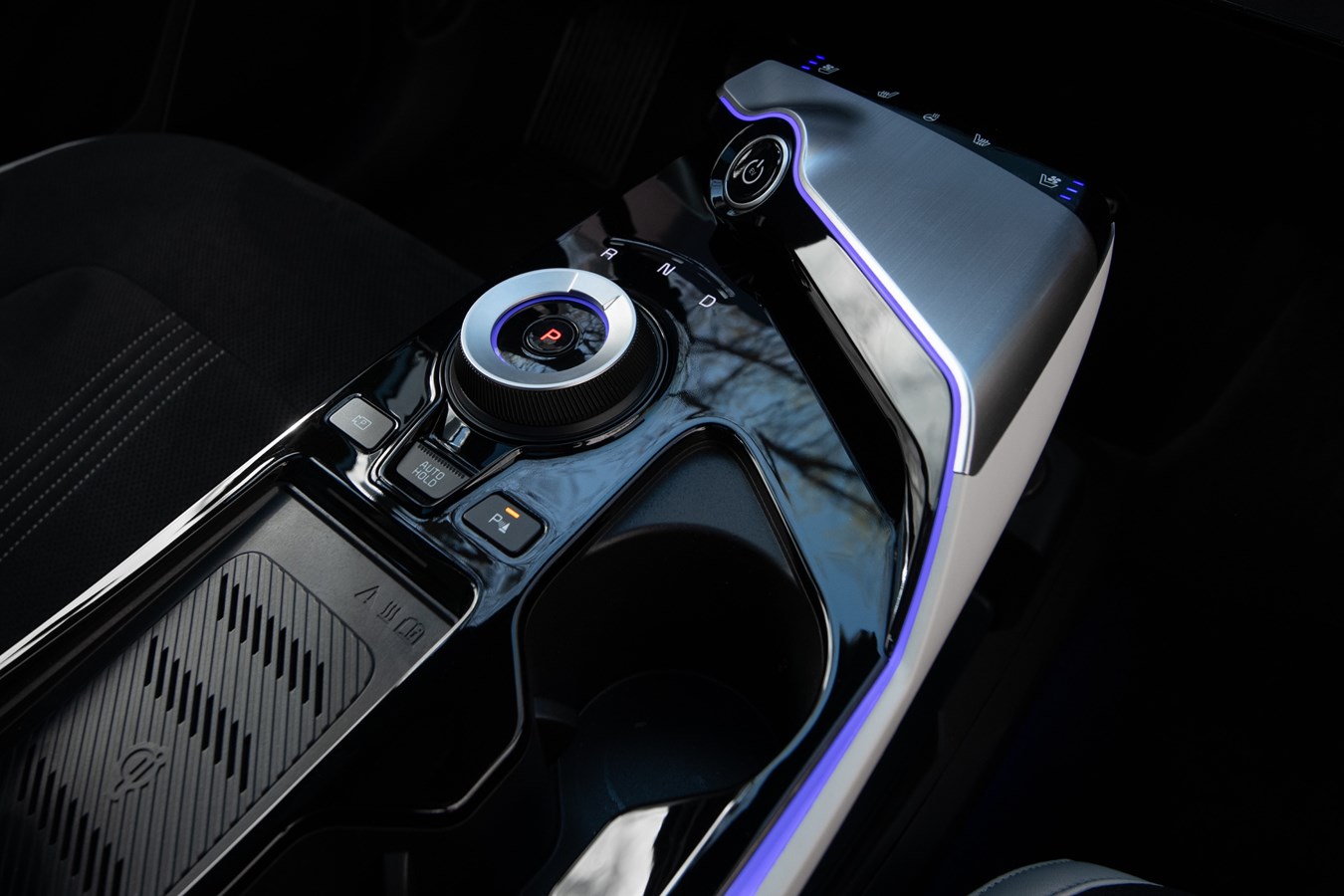 2022 Kia EV6 SUV Crossover shift console.