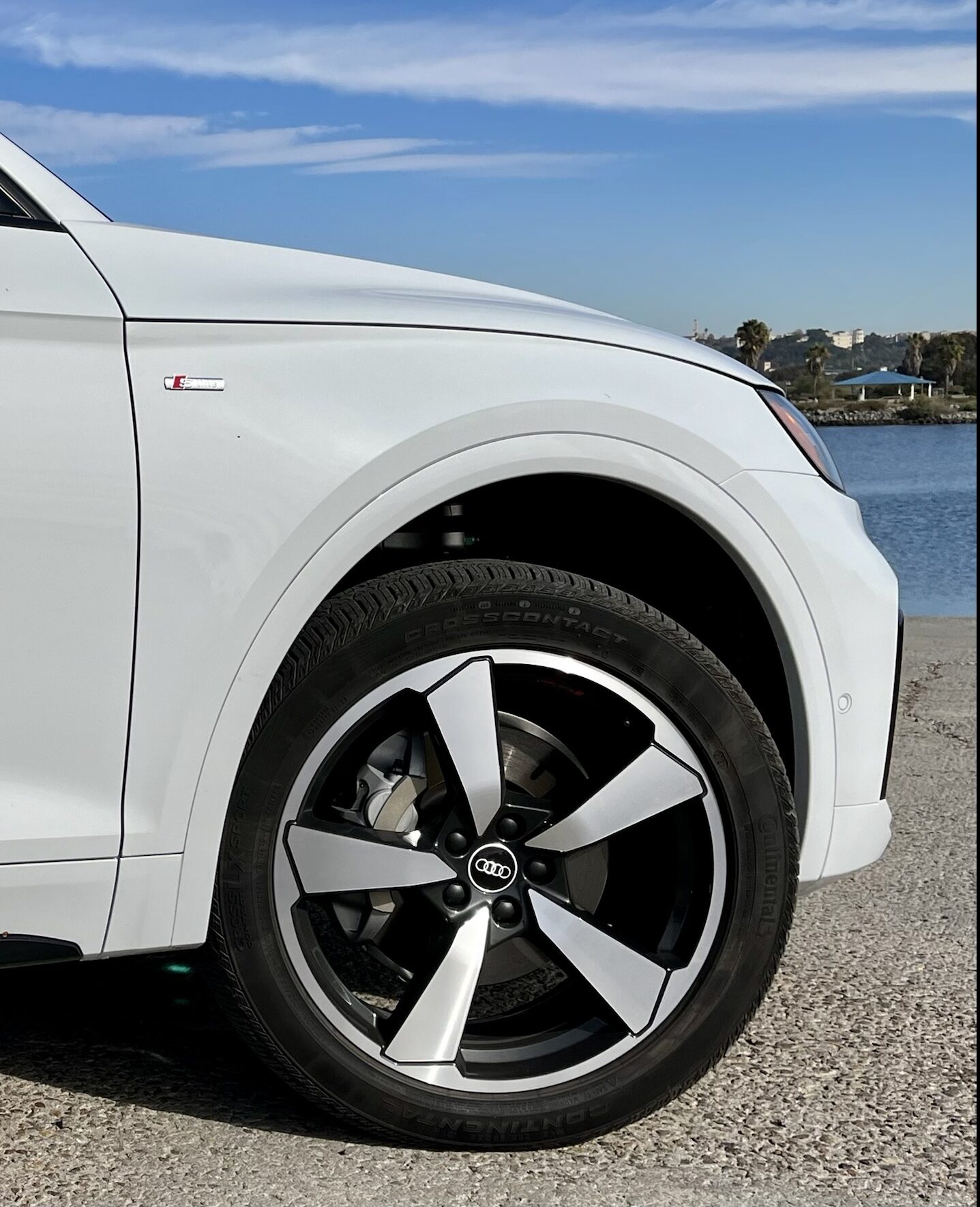 The Black optic package added 20-inch tri-color finish wheels with Continental CrossContact XL Sport all-season tires.