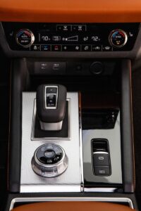 The shift console in the Outlander