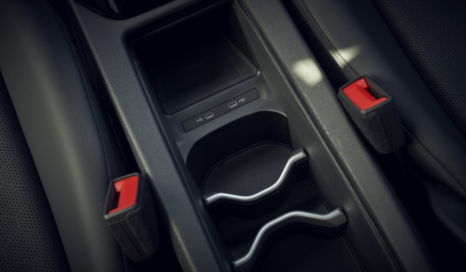 Between the front seats is a clever and convertable cupholder space.