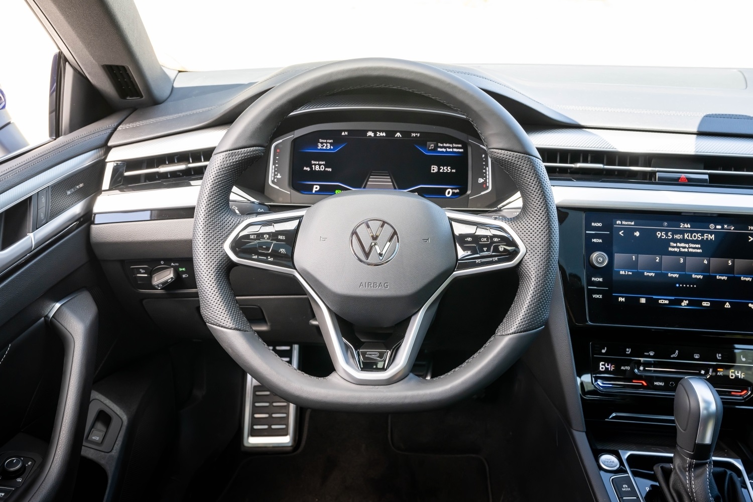The 3-spoke steering wheel