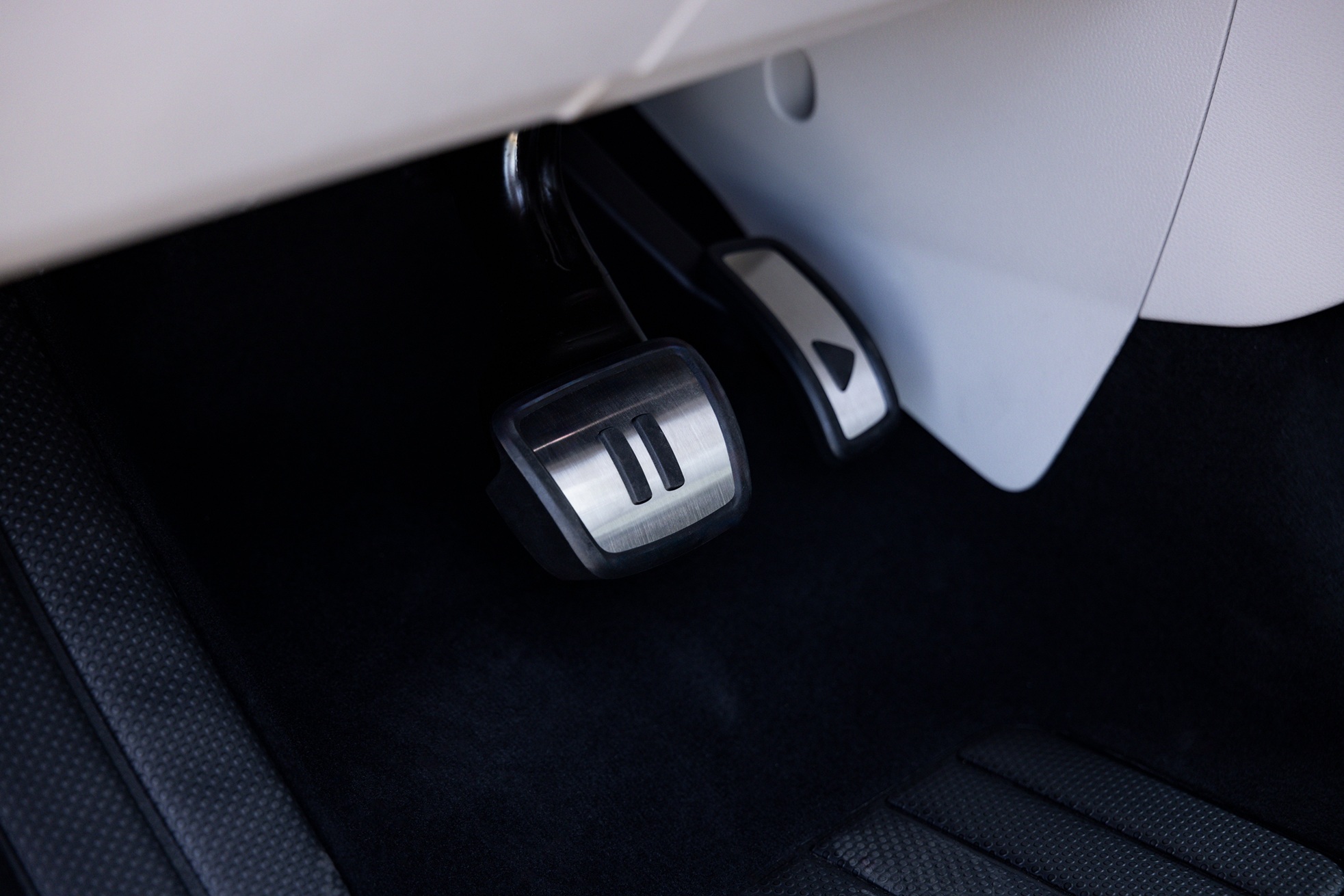 The ID Buzz has Pause and Play brake and accelerator pedals.