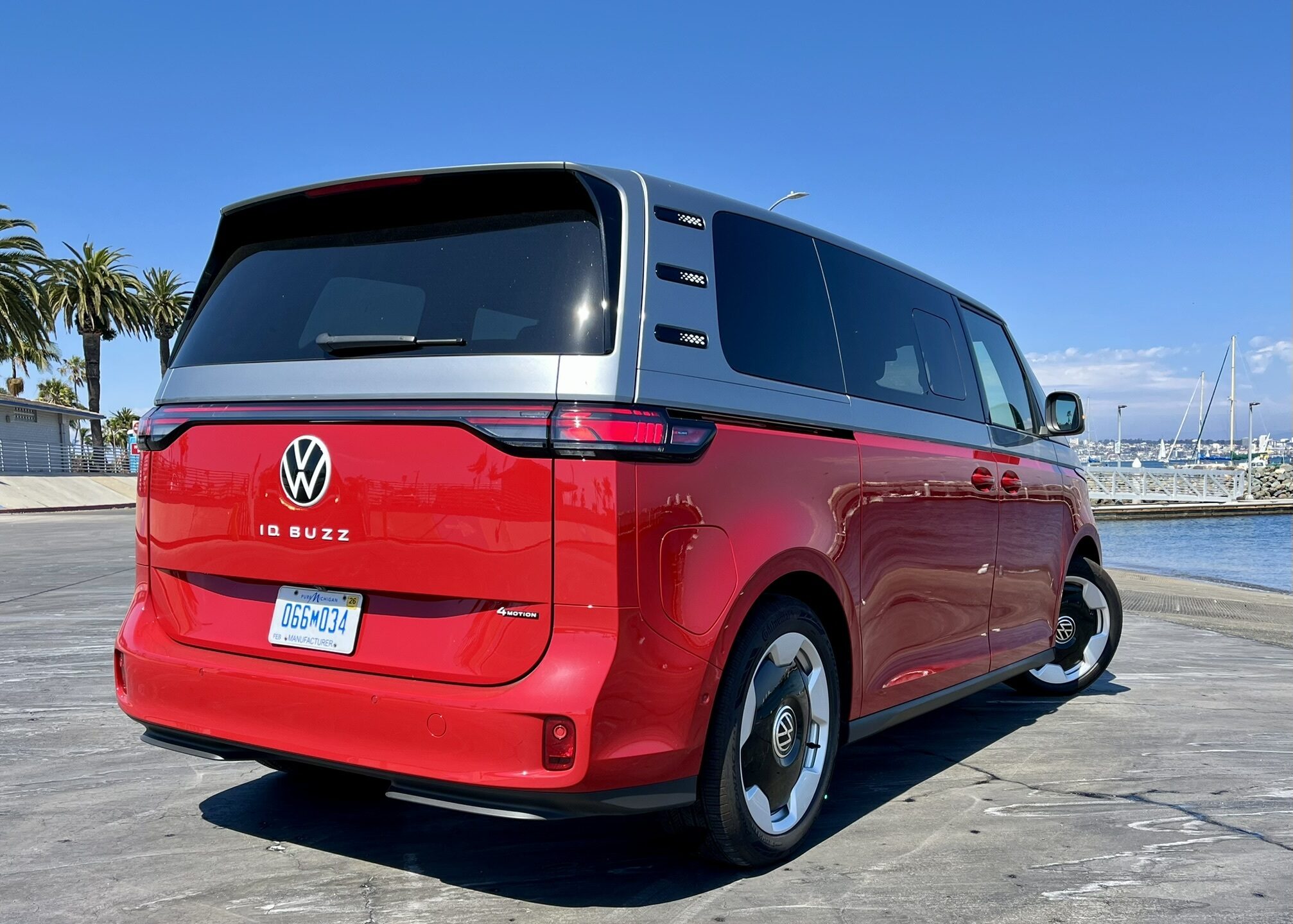 The rear of the ID Buzz has horizontally arranged LED taillights connected by a full-width light strip.