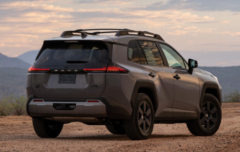 The RAV’s wider, stouter rear end is accented by tech-forward LED taillights.