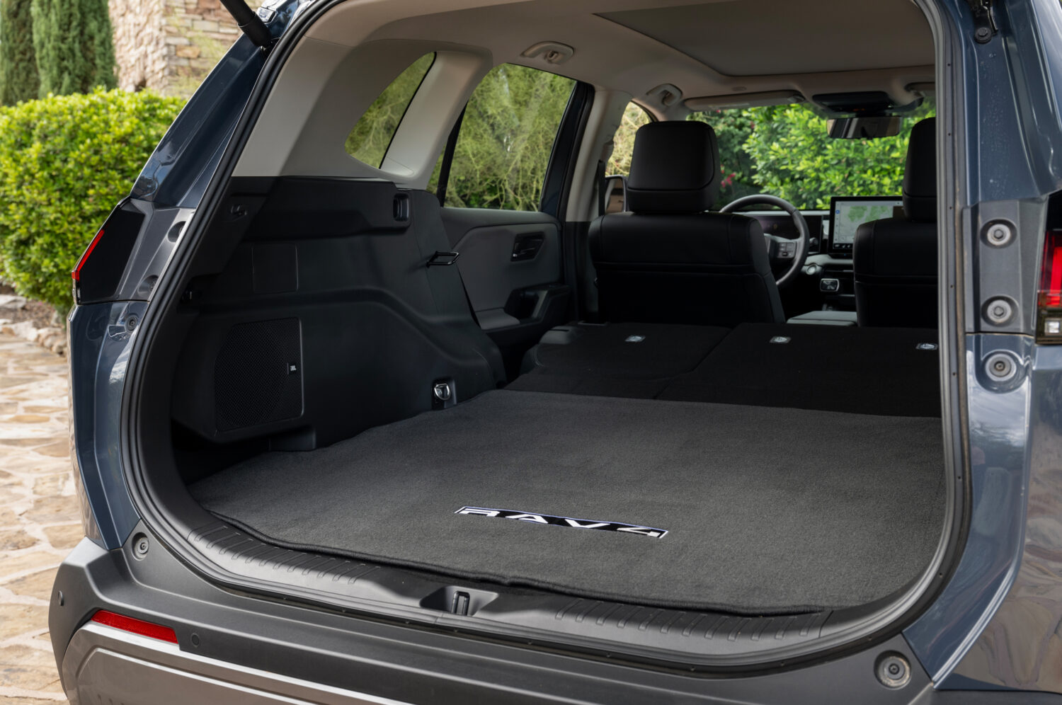 Interior utility remains nearly identical. Both generations offer roughly 37.6 cubic feet of space behind the second row and up to 69.8 cubic feet with the seats folded down.
