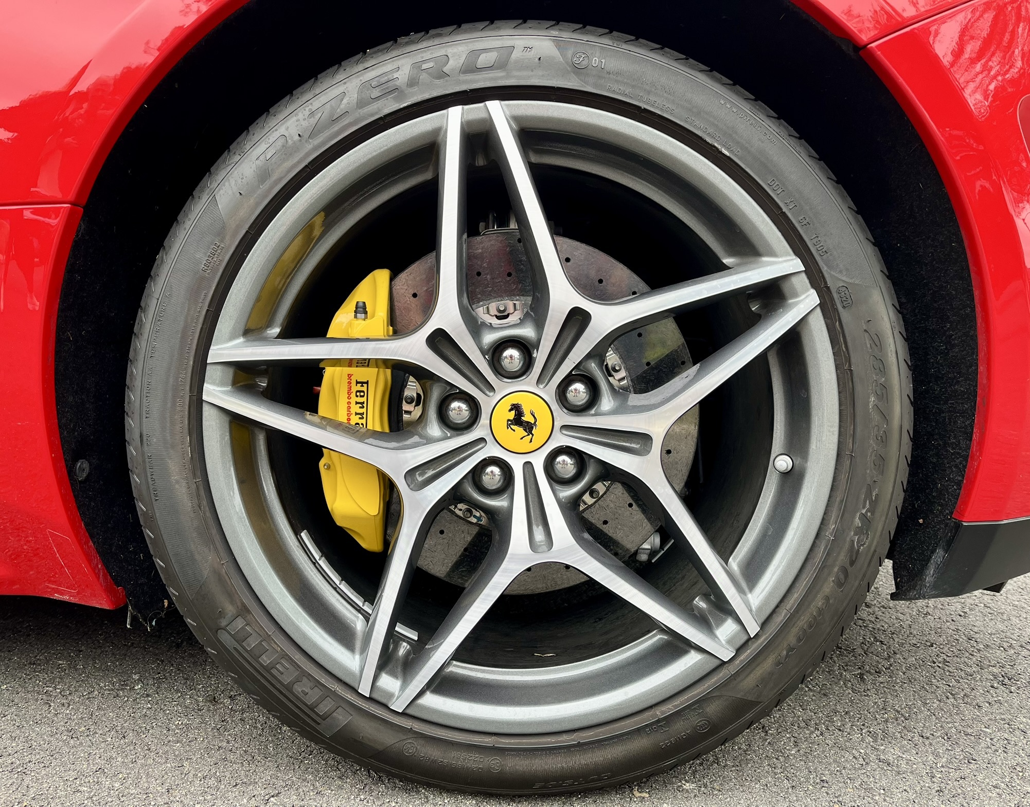 The Ferrari California T rear carbon-ceramic brake discs of 14.17 inches.